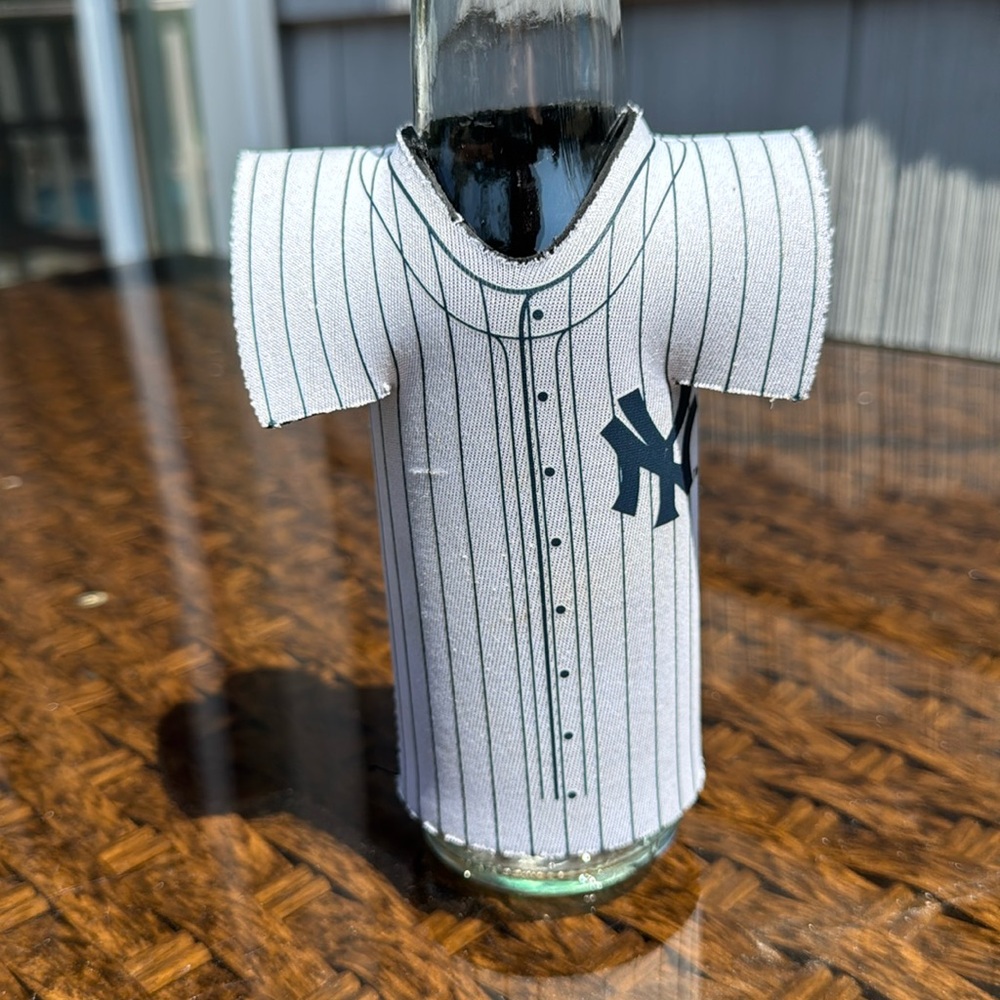 Official MLB NY YANKEES Jersey bottle koozie keep drinks cold vintage 2006